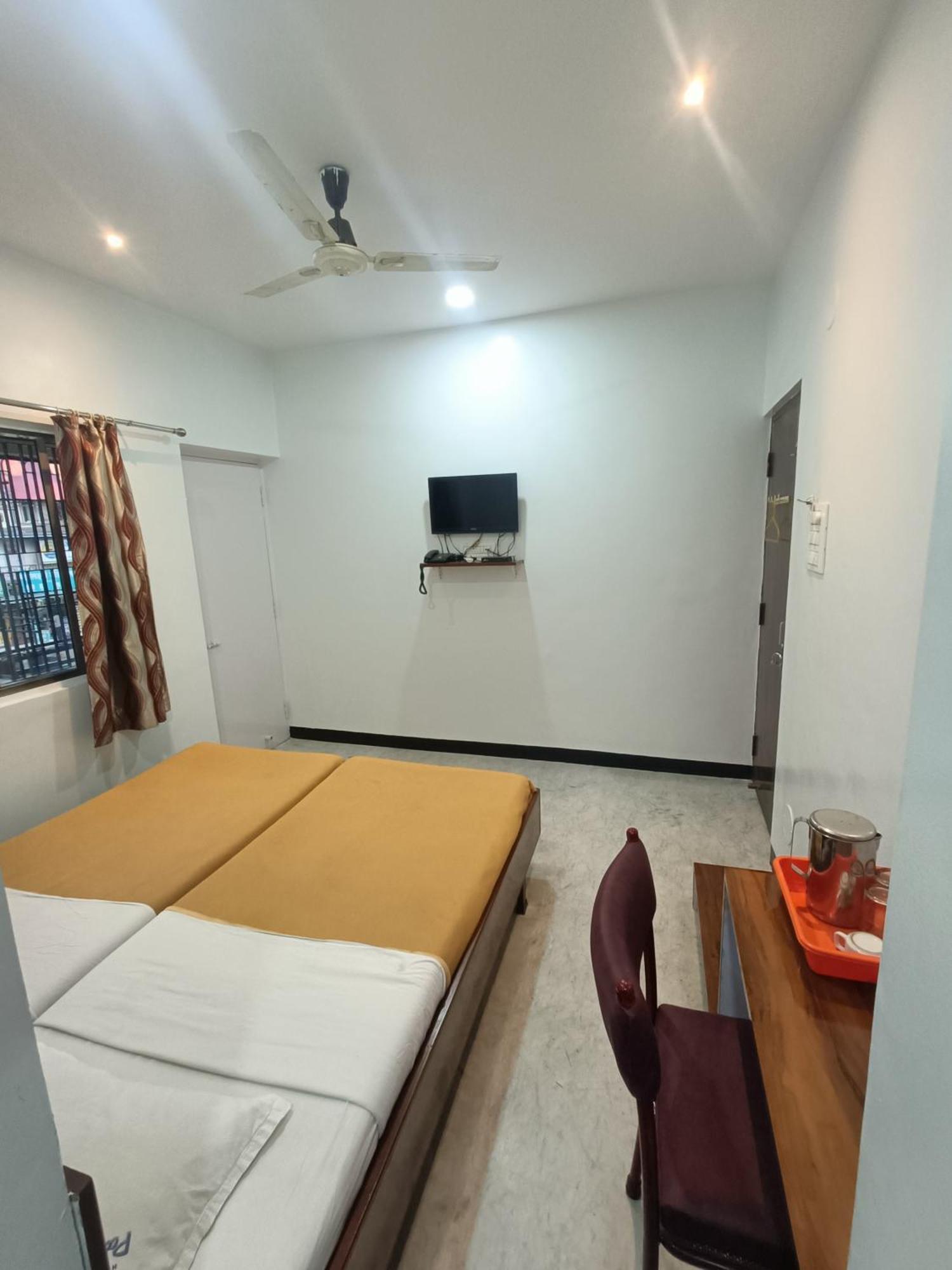 Hotel Parth Residency Kolhapur Buitenkant foto